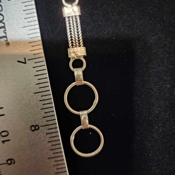 Elegant Emerald Gemstone Bracelet - Picture 3 of 3